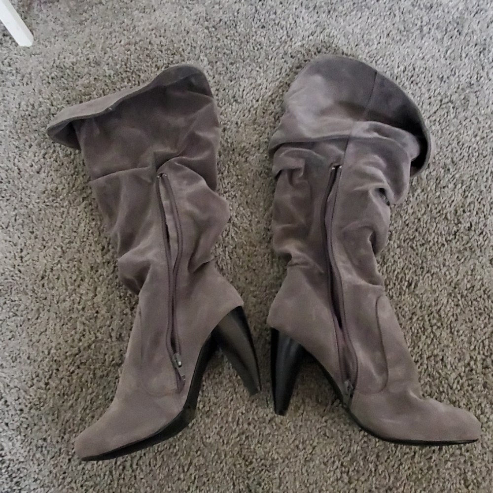 Shoes - Picture 2 of 4
